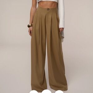 Jluxlabel 	Tan Polished Pleat Trouser size S